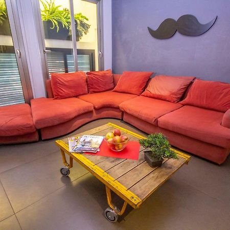 Don Moustache Boutique Hostel Барселона Екстериор снимка