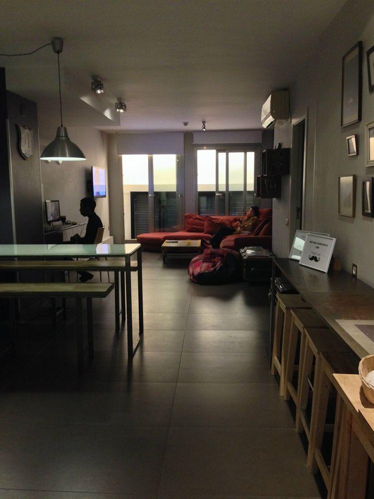 Don Moustache Boutique Hostel Барселона Екстериор снимка