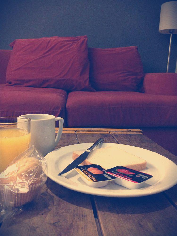 Don Moustache Boutique Hostel Барселона Екстериор снимка