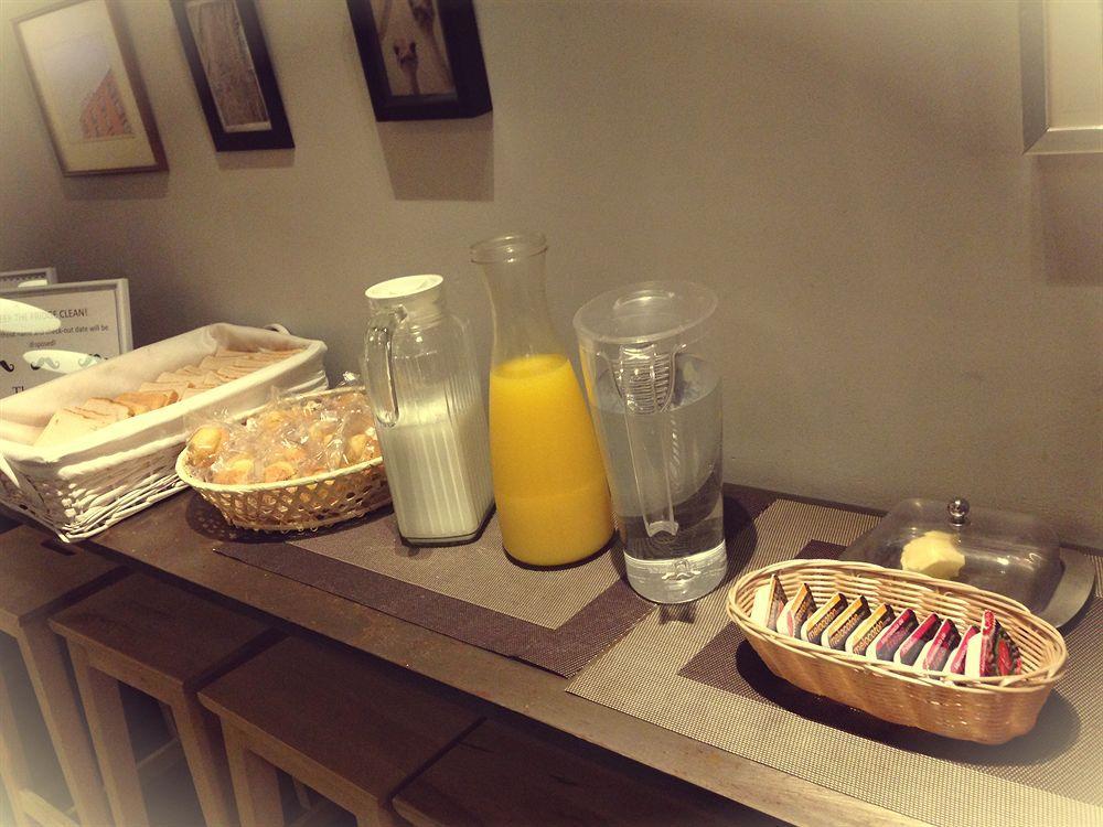 Don Moustache Boutique Hostel Барселона Екстериор снимка