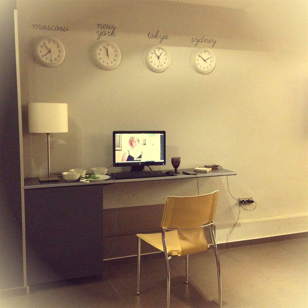 Don Moustache Boutique Hostel Барселона Екстериор снимка