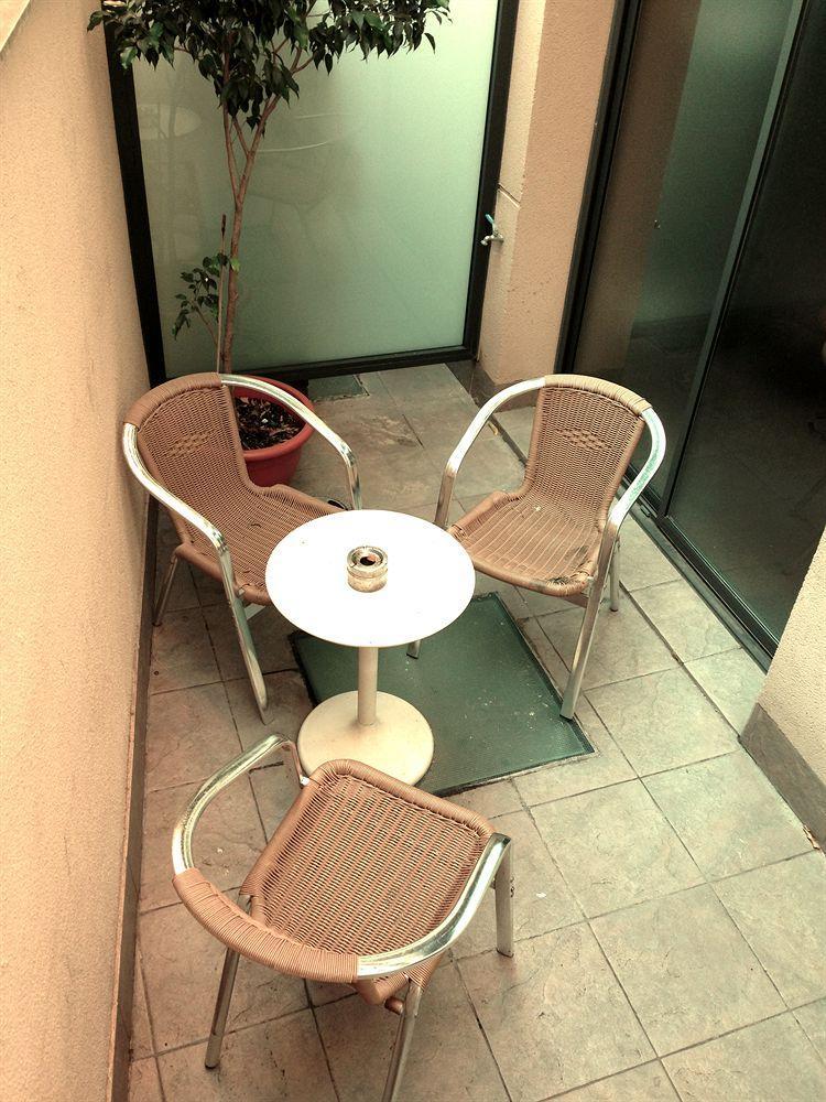 Don Moustache Boutique Hostel Барселона Екстериор снимка