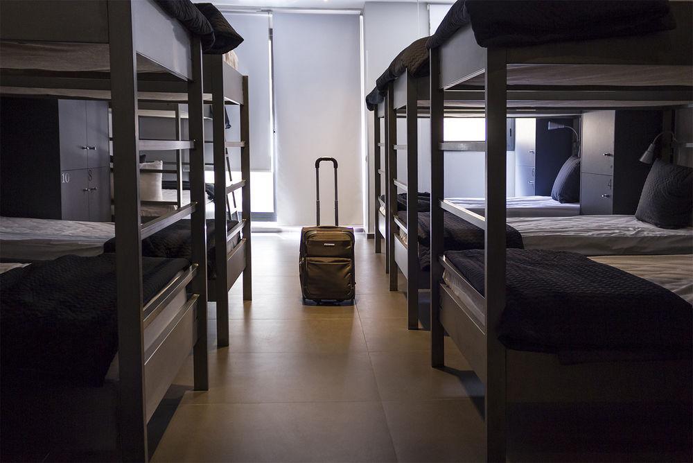 Don Moustache Boutique Hostel Барселона Екстериор снимка