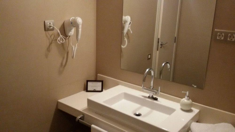 Don Moustache Boutique Hostel Барселона Екстериор снимка