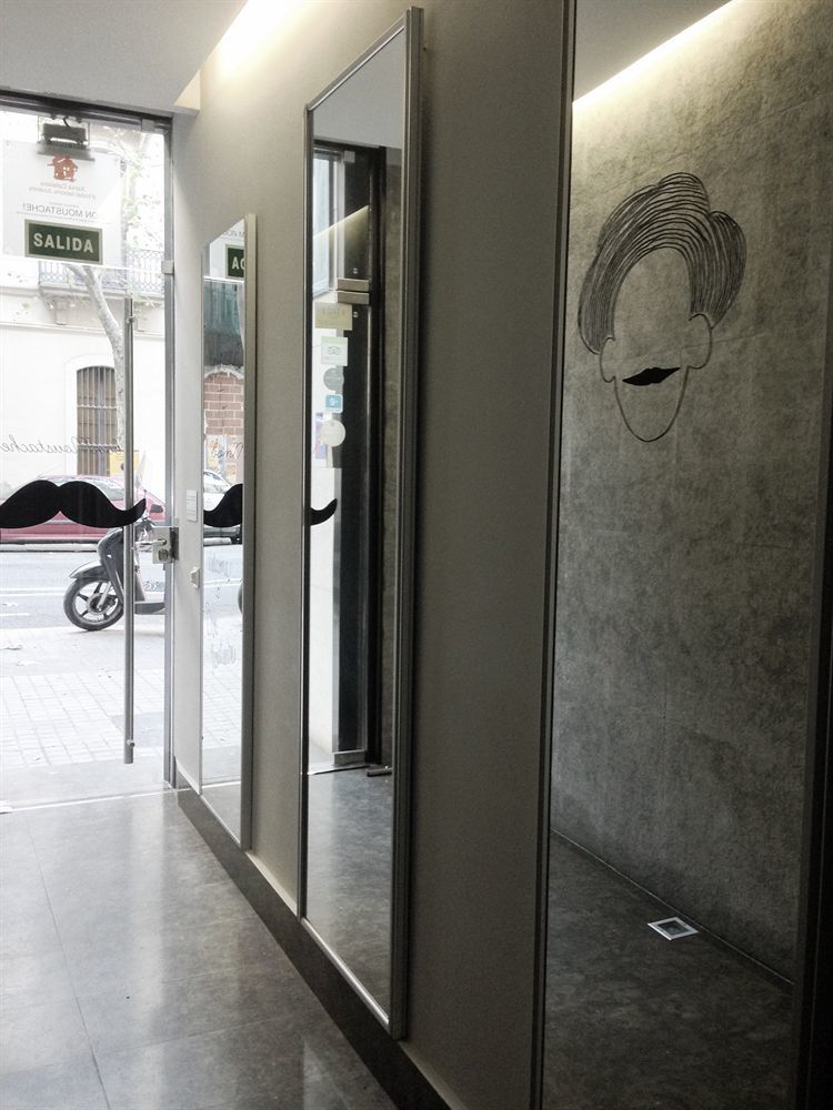 Don Moustache Boutique Hostel Барселона Екстериор снимка