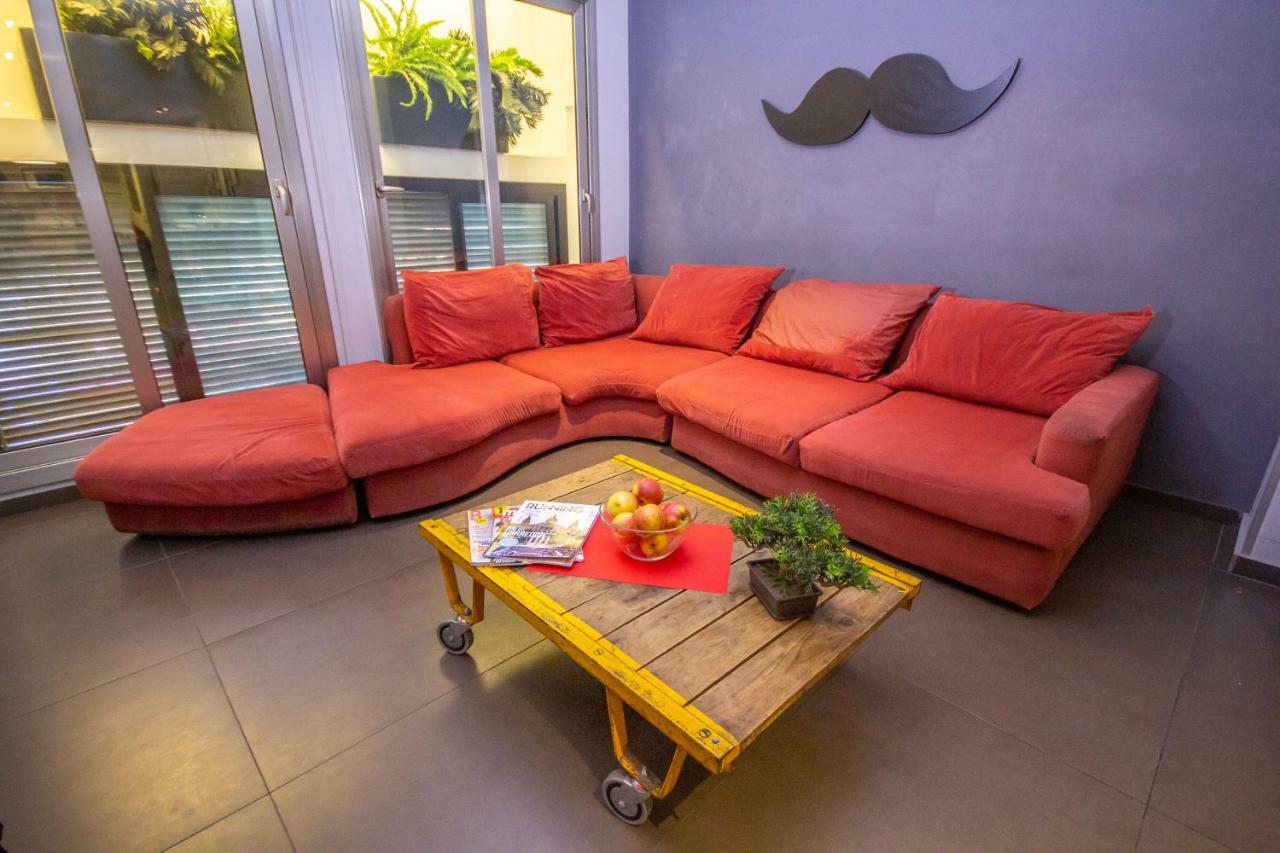 Don Moustache Boutique Hostel Барселона Екстериор снимка