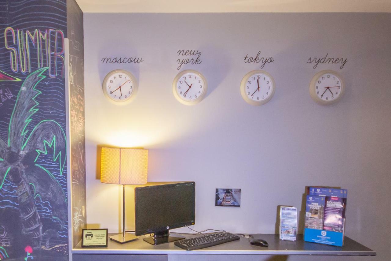 Don Moustache Boutique Hostel Барселона Екстериор снимка