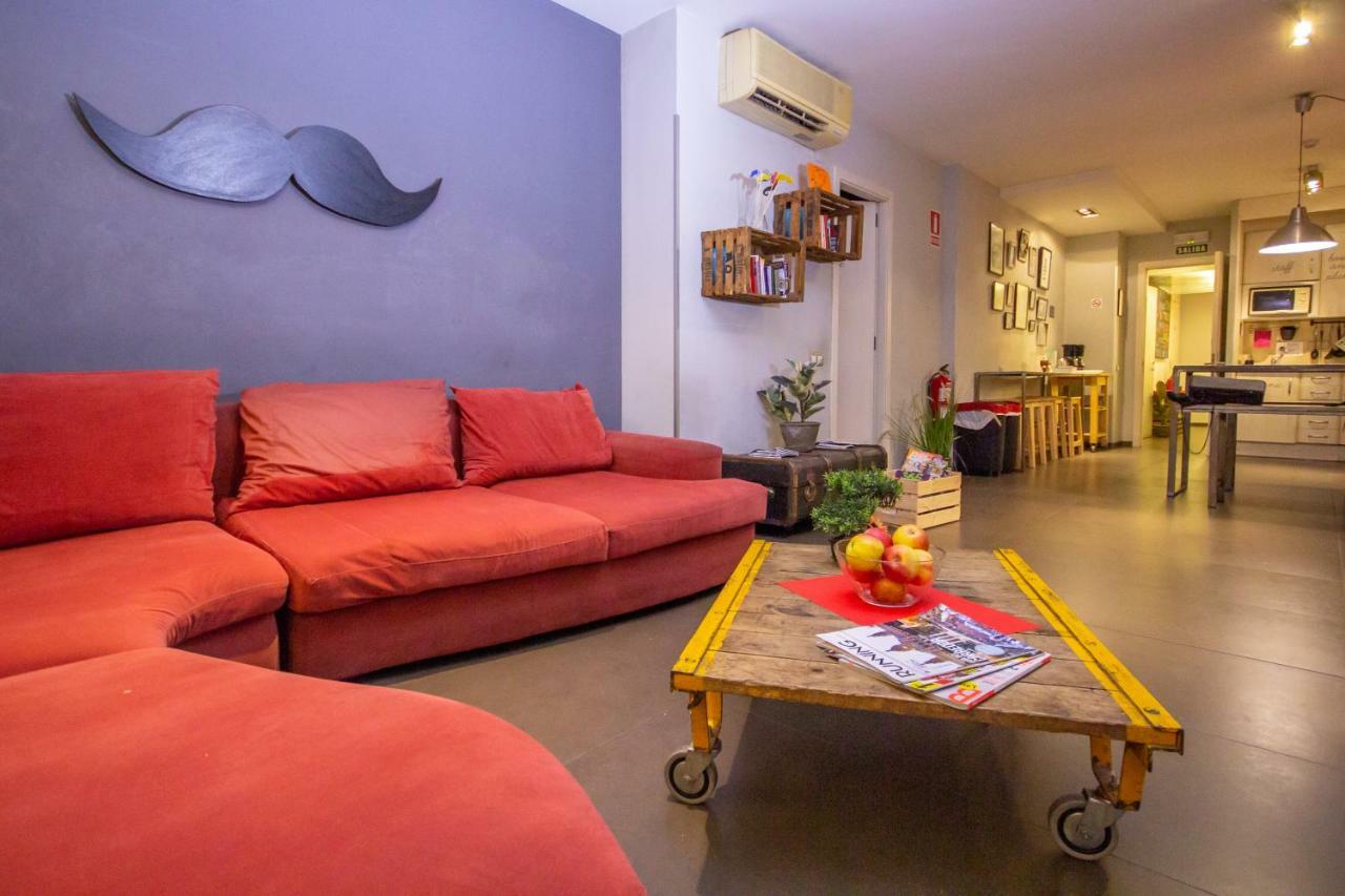 Don Moustache Boutique Hostel Барселона Екстериор снимка
