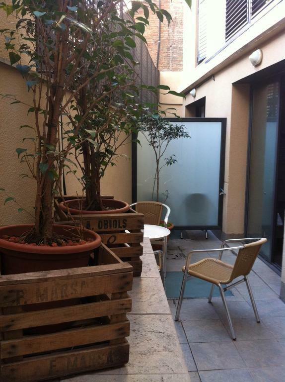 Don Moustache Boutique Hostel Барселона Екстериор снимка
