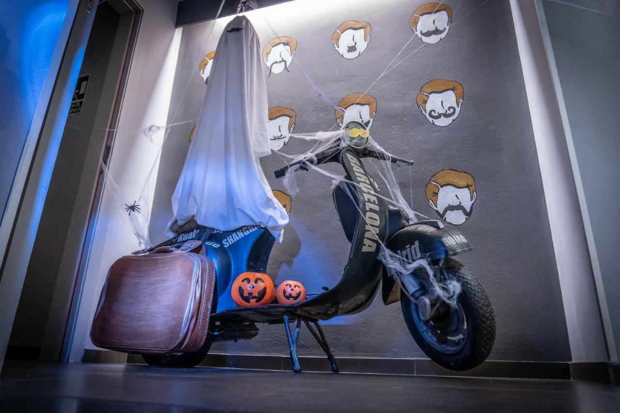 Don Moustache Boutique Hostel Барселона Екстериор снимка