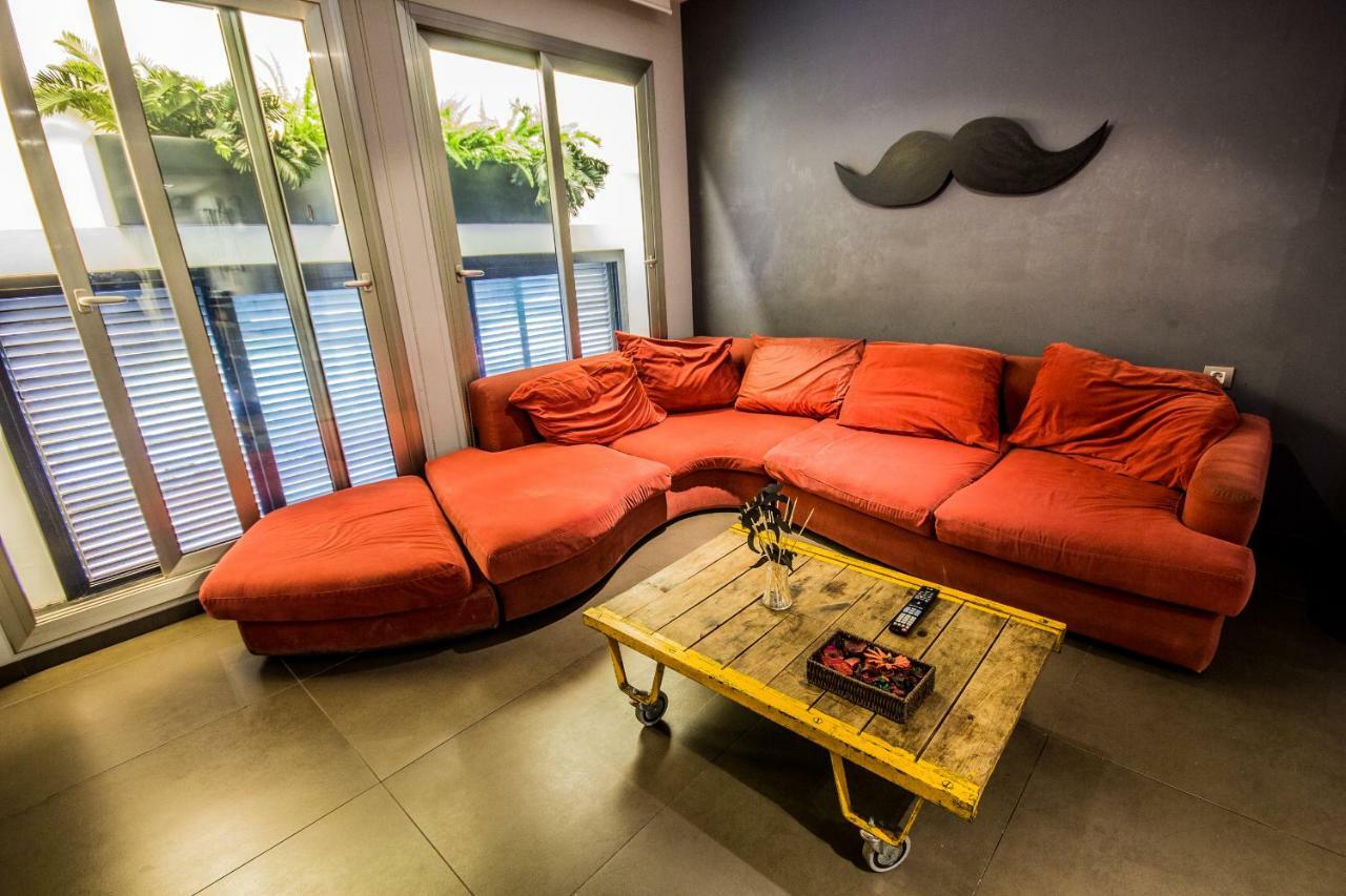 Don Moustache Boutique Hostel Барселона Екстериор снимка